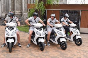 Вінницьких інспекторів пересадили на скутери